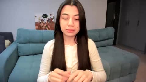 Lana online show from April 2026 06:02:01 PM