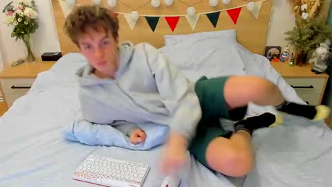 Fandi online show from February 2025 10:21:02 PM