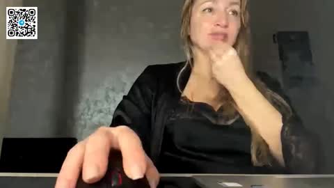 Olena online show from December 2025 07:40:02 PM