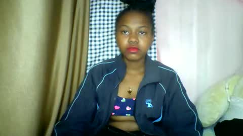 Snapshot of lara_belle chatting on May 2026 07:02:02 AM lara_belle online show from May 2026 07:02:02 AM