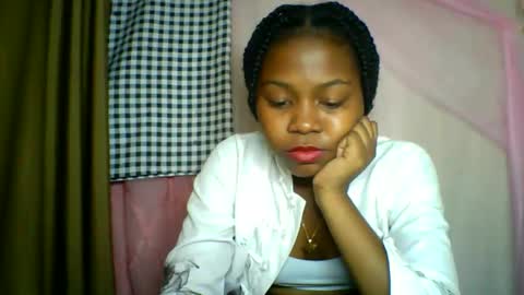 Snapshot of lara_belle chatting on June 2026 08:26:01 PM lara_belle online show from June 2026 08:26:01 PM