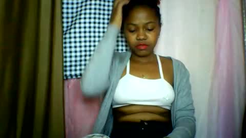 Snapshot of lara_belle chatting on June 2026 03:01:02 PM lara_belle online show from June 2026 03:01:02 PM
