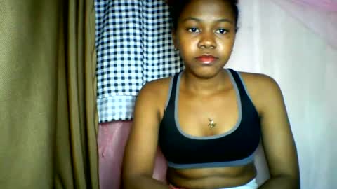Snapshot of lara_belle chatting on June 2026 09:47:02 AM lara_belle online show from June 2026 09:47:02 AM