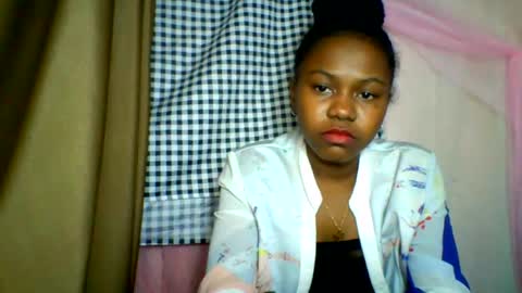 Snapshot of lara_belle chatting on June 2026 05:17:02 PM lara_belle online show from June 2026 05:17:02 PM