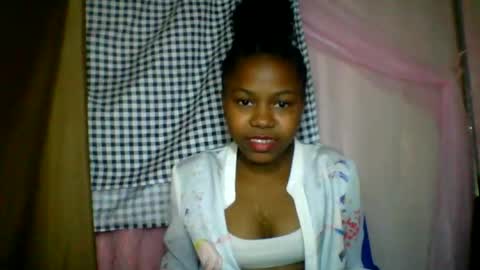 Snapshot of lara_belle chatting on July 2026 08:17:02 AM lara_belle online show from July 2026 08:17:02 AM