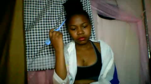 Snapshot of lara_belle chatting on July 2026 11:54:02 PM lara_belle online show from July 2026 11:54:02 PM