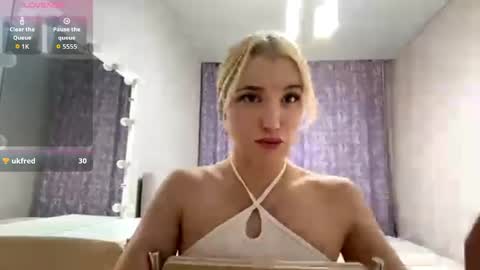 Snapshot of laraarizzi chatting on April 2026 12:44:02 AM Tracy online show from April 2026 12:44:02 AM