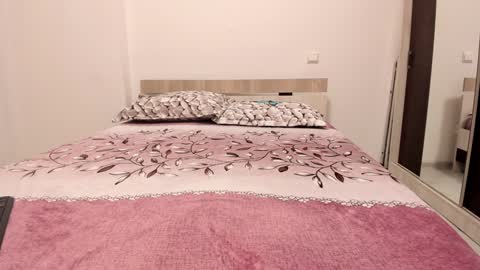 Lara online show from January 2025 07:23:01 AM