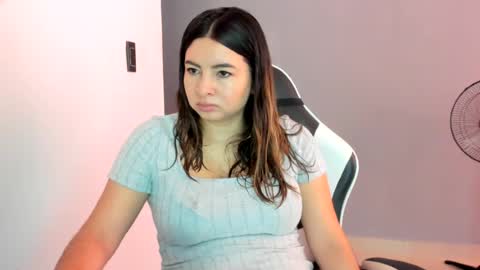 Snapshot of laracat18 chatting on June 2026 04:30:01 PM Lara online show from June 2026 04:30:01 PM