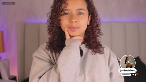 Snapshot of laracurls chatting on November 2025 11:53:01 AM online show from November 2025 11:53:01 AM