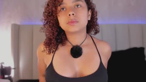 Snapshot of laracurls chatting on November 2025 02:06:02 PM online show from November 2025 02:06:02 PM