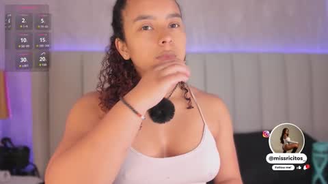 Snapshot of laracurls chatting on November 2025 11:55:02 AM online show from November 2025 11:55:02 AM