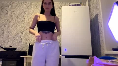 lara online show from April 2026 08:31:01 PM