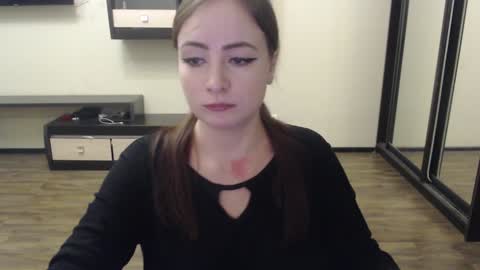 Laralianna online show from December 2024 01:17:01 PM