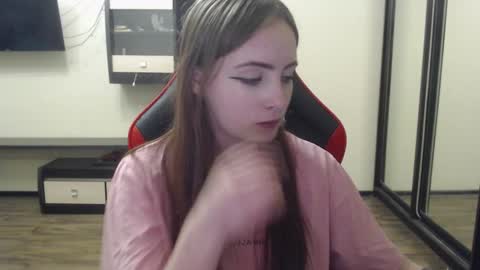 Laralianna online show from December 2024 04:32:02 PM