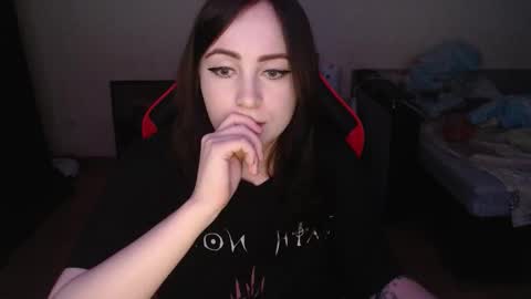 Laralianna online show from December 2025 04:24:01 PM