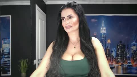 Snapshot of laras_moans chatting on June 2026 10:25:01 AM laras_moans online show from June 2026 10:25:01 AM