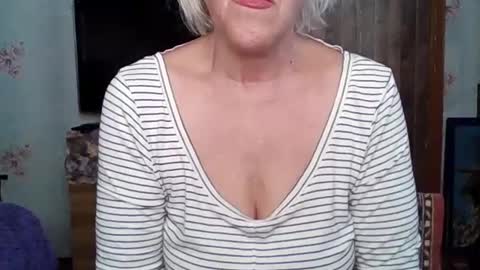 Snapshot of larisaq4ugo24 chatting on July 2026 07:33:01 AM larisaq4ugo24 online show from July 2026 07:33:01 AM