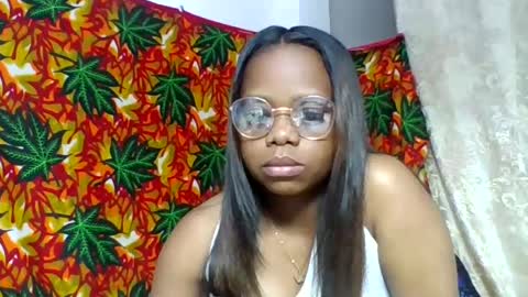 Snapshot of larissa645771 chatting on June 2026 05:48:02 PM larissa645771 online show from June 2026 05:48:02 PM
