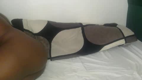 larvy12 online show from March 2026 12:05:01 PM