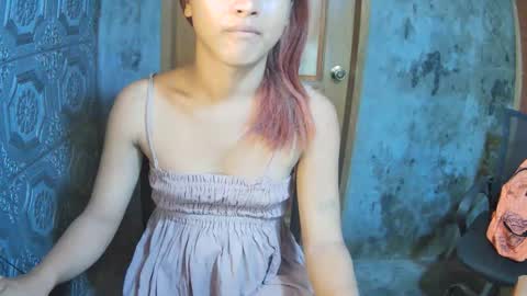 Snapshot of latina_chicks chatting on April 2026 02:05:01 AM Latina online show from April 2026 02:05:01 AM