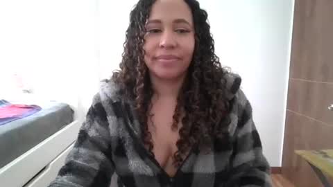 Snapshot of latina_hot84 chatting on June 2026 03:18:01 PM Mercedes online show from June 2026 03:18:01 PM