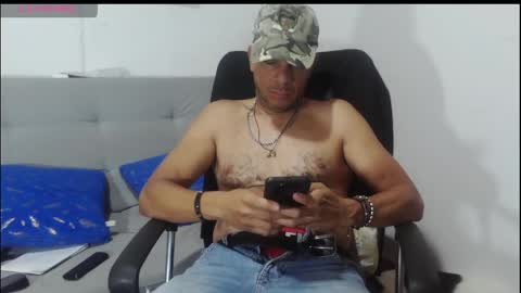 latinmartin254 online show from May 2026 03:22:02 AM