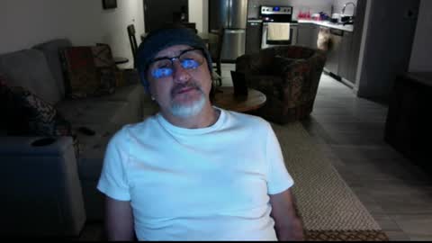 QS - INDEPENDENT MODEL online show from December 2024 07:06:02 AM