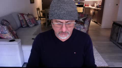 QS - INDEPENDENT MODEL online show from February 2025 08:33:02 PM