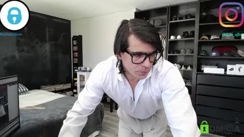 Snapshot of latino23bom chatting on April 2026 11:22:02 AM sam online show from April 2026 11:22:02 AM