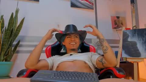 latino_boysmiles online show from March 2026 01:33:01 AM