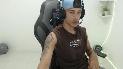 latinoalpha73 online show from February 2026 09:32:02 AM