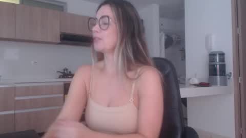 Snapshot of latinpaprika chatting on March 2026 10:43:02 AM latinpaprika online show from March 2026 10:43:02 AM