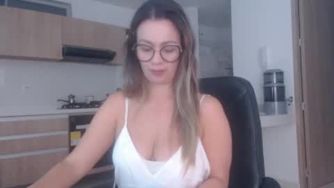 Snapshot of latinpaprika chatting on April 2026 11:11:02 AM latinpaprika online show from April 2026 11:11:02 AM
