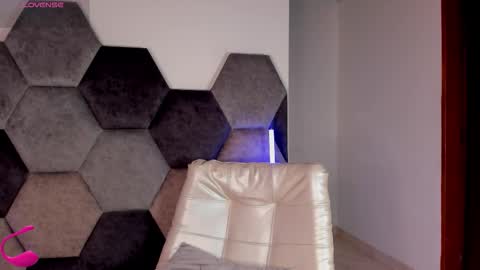 LEANDRO online show from February 2026 03:37:02 AM