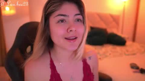 Laura online show from September 2025 07:51:02 PM