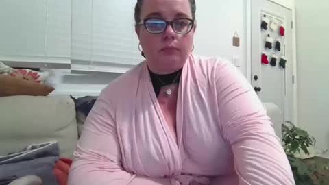 Snapshot of laulauma chatting on December 2024 01:14:01 AM LauLauMa online show from December 2024 01:14:01 AM