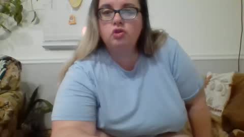 Snapshot of laulauma chatting on December 2024 12:20:02 PM LauLauMa online show from December 2024 12:20:02 PM