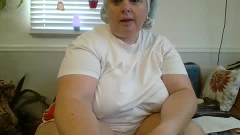 Snapshot of laulauma chatting on January 2025 02:57:01 PM LauLauMa online show from January 2025 02:57:01 PM
