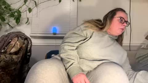 Snapshot of laulauma chatting on January 2025 07:07:01 AM LauLauMa online show from January 2025 07:07:01 AM