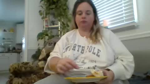 Snapshot of laulauma chatting on January 2025 07:13:02 PM LauLauMa online show from January 2025 07:13:02 PM