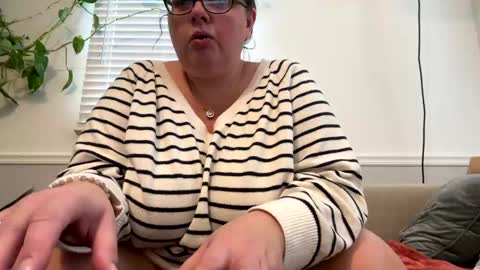 Snapshot of laulauma chatting on January 2025 04:30:02 PM LauLauMa online show from January 2025 04:30:02 PM