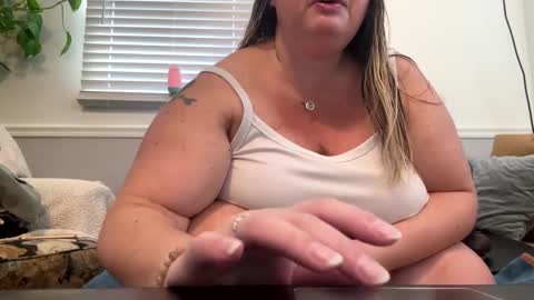 Snapshot of laulauma chatting on January 2025 02:35:01 PM LauLauMa online show from January 2025 02:35:01 PM