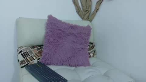 Snapshot of laura__castillo_ chatting on June 2026 12:21:02 PM online show from June 2026 12:21:02 PM