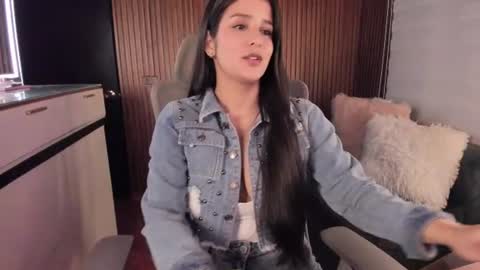 laura cruz online show from June 2026 05:10:01 AM
