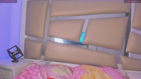 laura__js_ online show from February 2025 12:09:01 AM