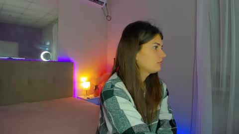 Laura online show from September 2025 05:33:01 AM