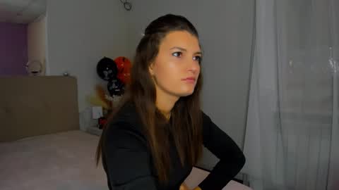 Laura online show from November 2025 06:05:01 AM