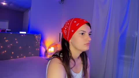 Snapshot of laura__leee chatting on June 2026 04:48:02 AM Laura online show from June 2026 04:48:02 AM