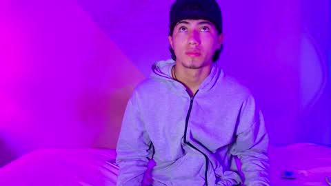 Snapshot of laura_and_kevin chatting on October 2025 03:08:02 PM laura_and_kevin online show from October 2025 03:08:02 PM